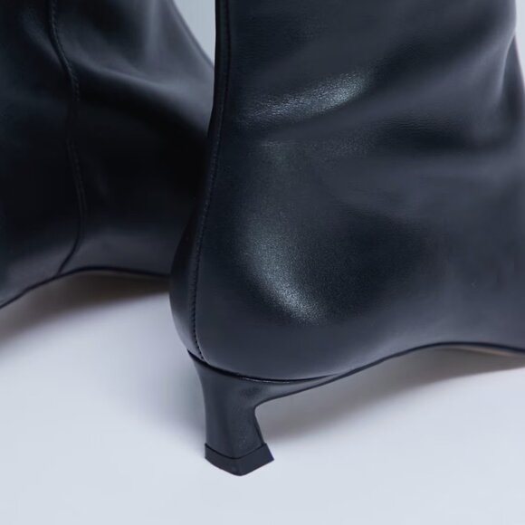 Premium Leather Pointed Toe, Knee-high, Black Boots (SIZE 6) - Picture 3 of 4